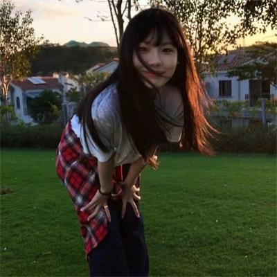 裸女游城